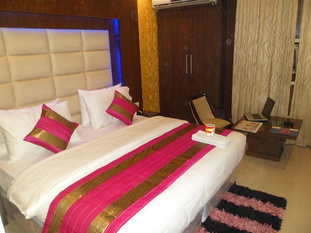Hotel Shelton New Delhi Buitenkant foto