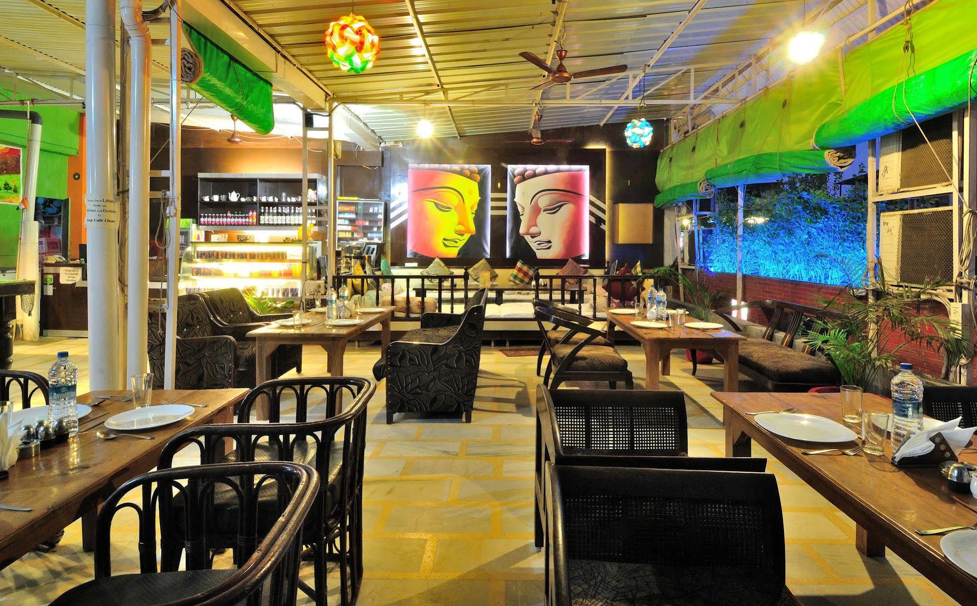 Hotel Shelton New Delhi Buitenkant foto