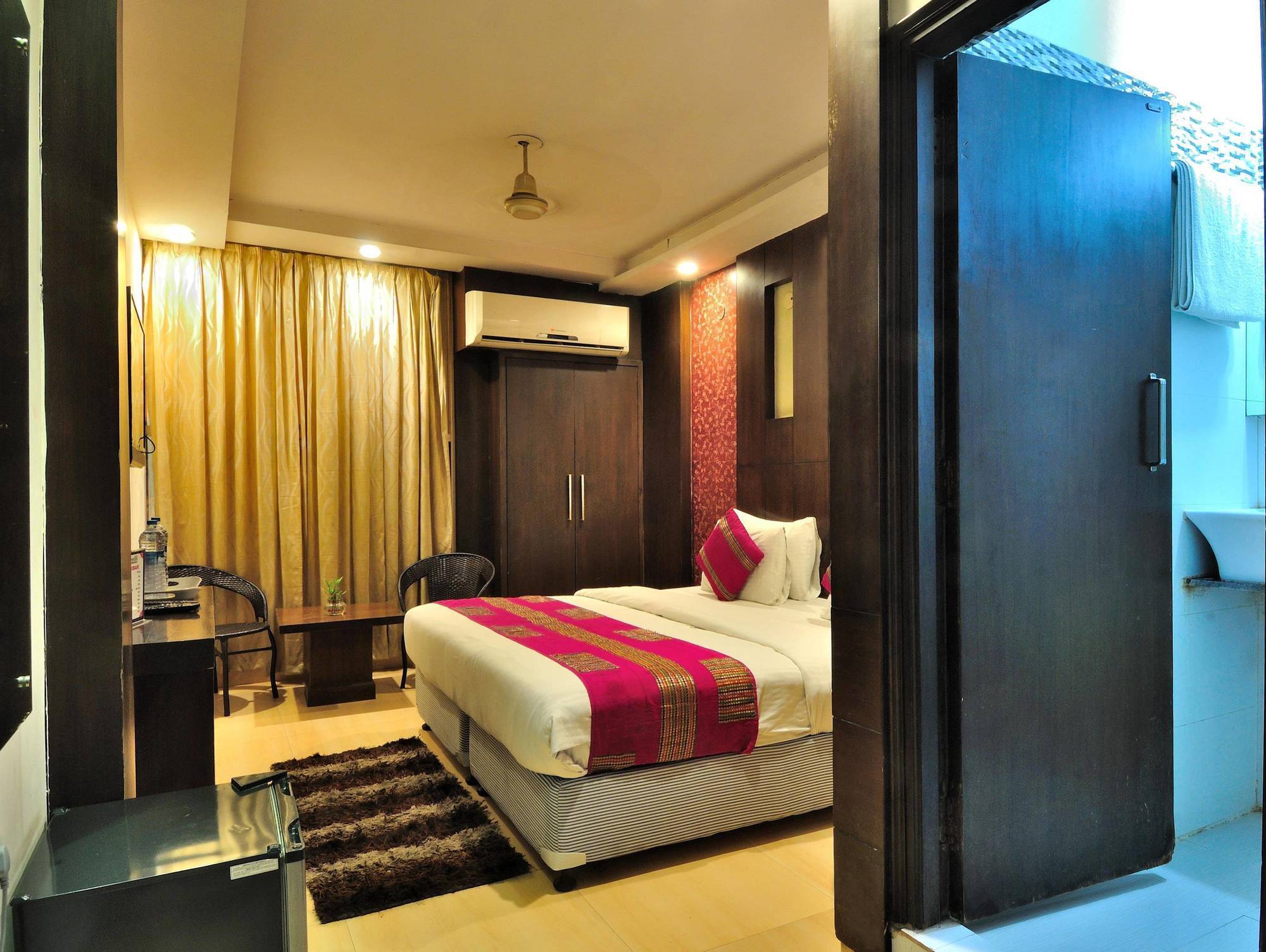 Hotel Shelton New Delhi Buitenkant foto