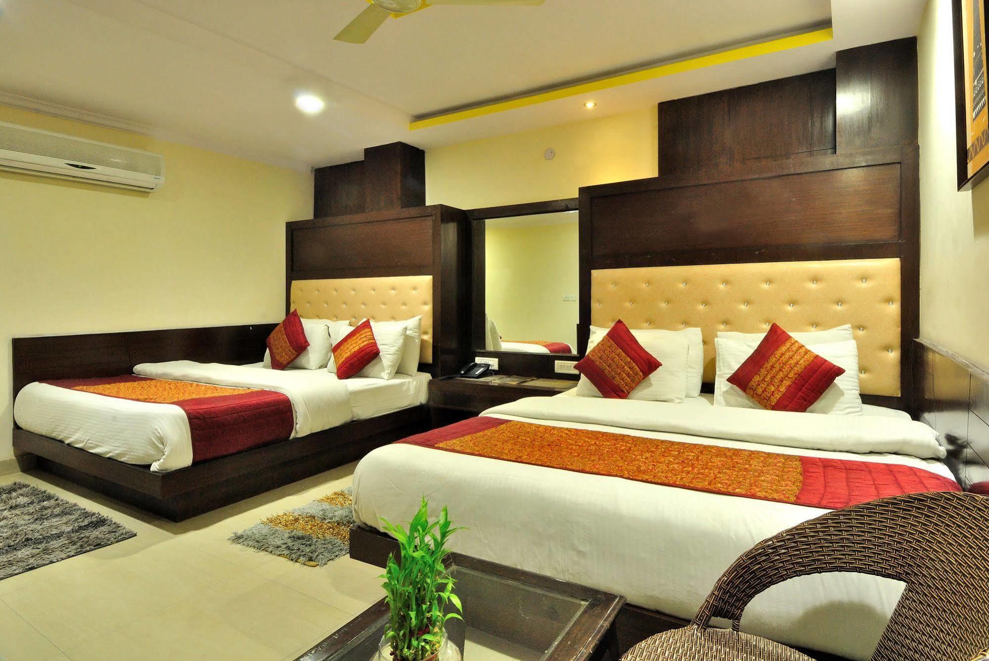 Hotel Shelton New Delhi Buitenkant foto