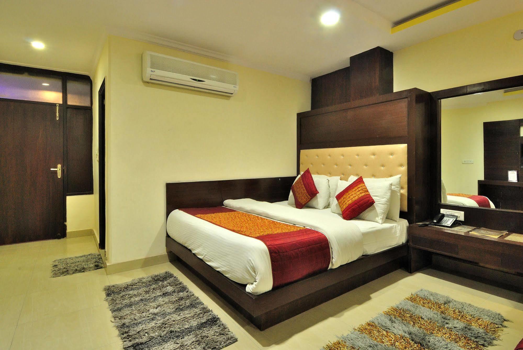 Hotel Shelton New Delhi Buitenkant foto