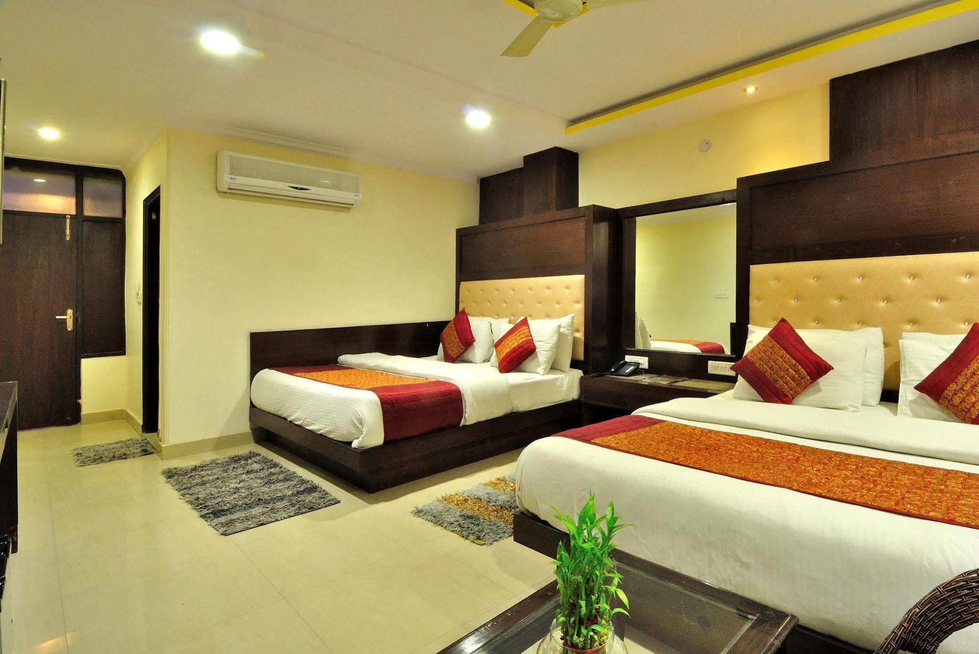 Hotel Shelton New Delhi Buitenkant foto